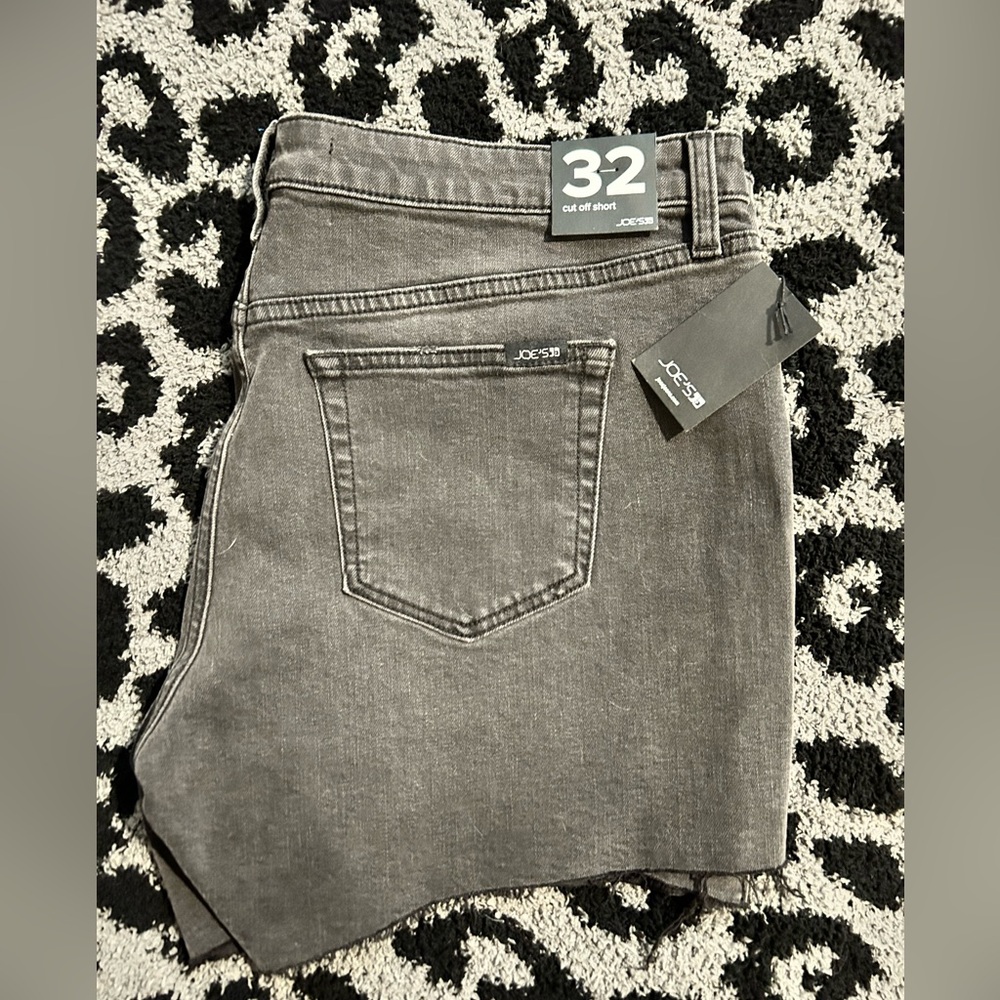 Joe's Jeans Women’s Washed Black Cut-Off Shorts 5” inseam NWT